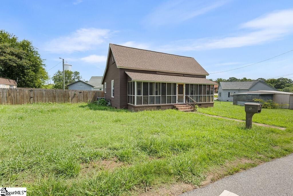Property Photo: 6 Lyman Street SC 29669
