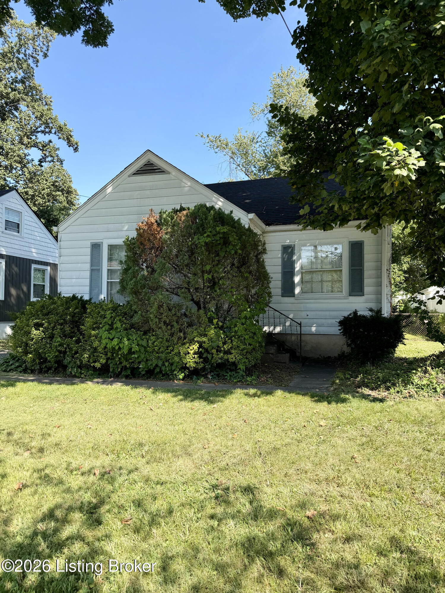 Property Photo: 4033 Massie Ave KY 40207