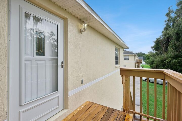 Property Photo: 180 E Minnehaha Avenue FL 34711