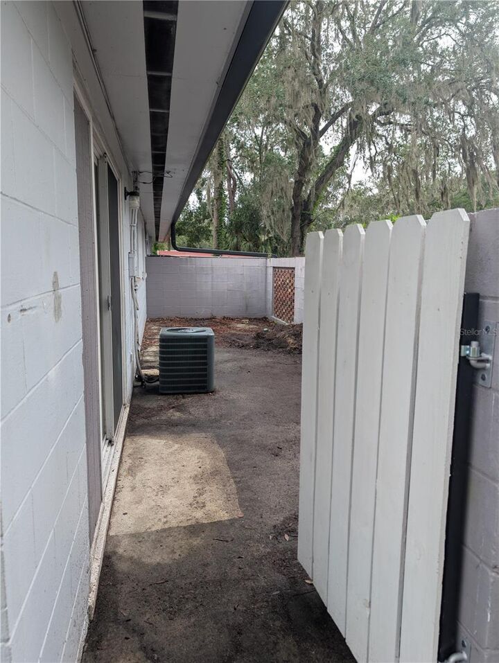 Property Photo: 803 NW 40th Avenue FL 32609