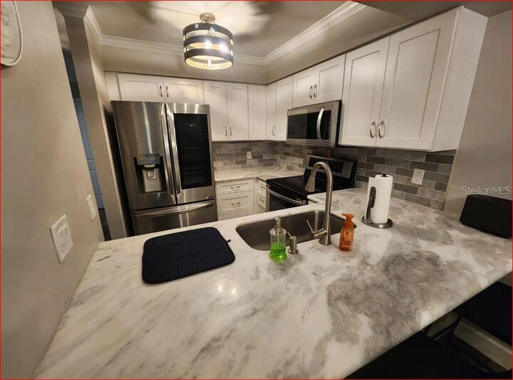 Property Photo:  2735 SW 35th Place 804  FL 32608 
