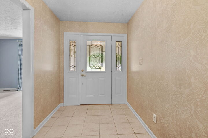 Property Photo: 609 La Reforma Drive IN 46143