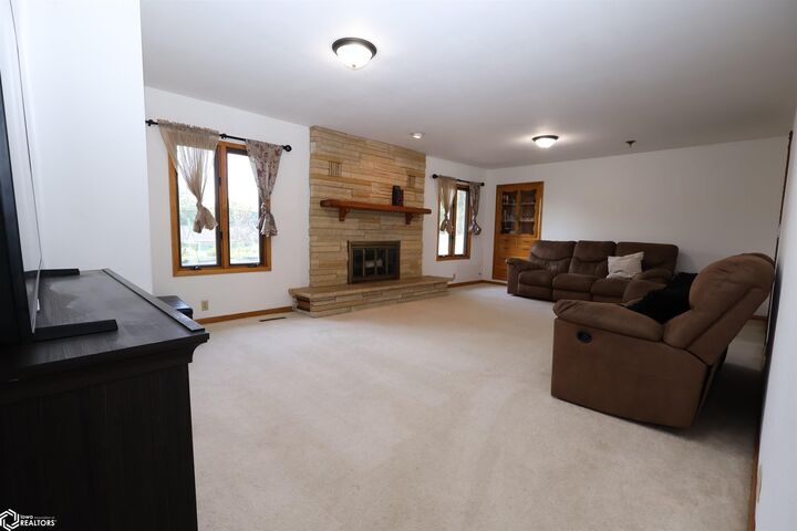 Property Photo:  202 W Meadow Lane  IA 50158 