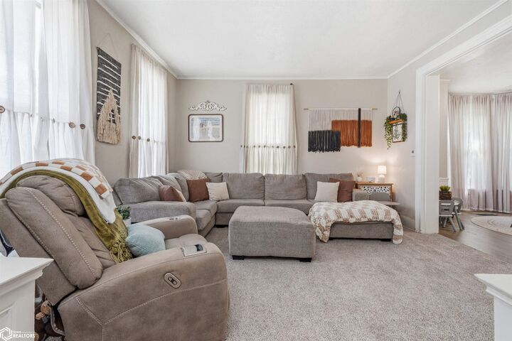 Property Photo:  307 Garfield Avenue S  IA 52601 