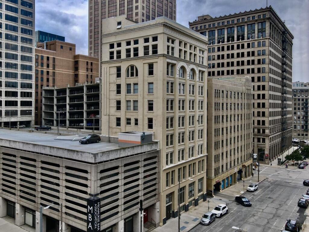 Property Photo: 225 E Mason St WI 53202