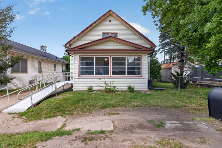 Property Photo:  302 Cass Avenue  MI 49203 