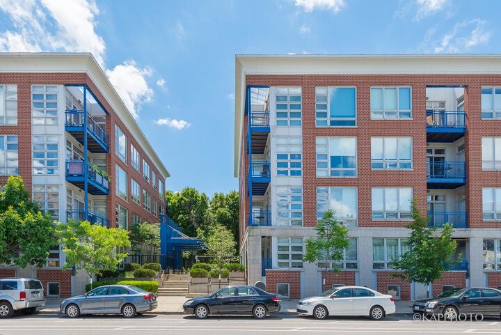 Property Photo: 1151 W Washington Boulevard 102 IL 60607