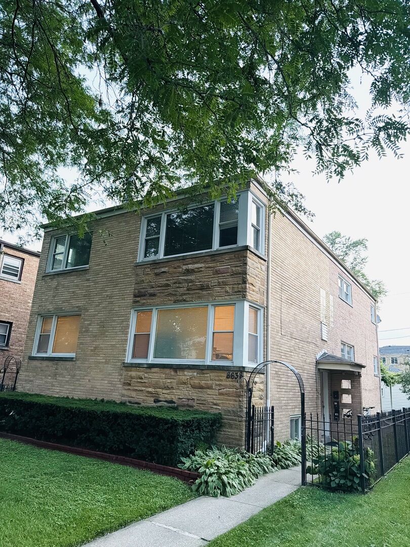 Property Photo:  8638 Trumbull Avenue 2  IL 60076 