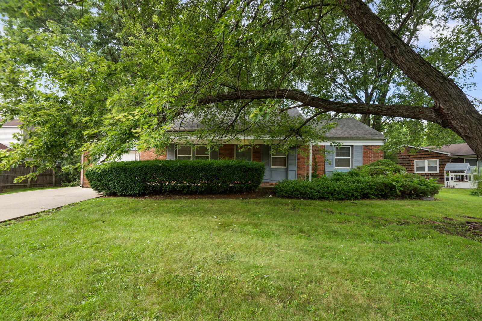 Property Photo: 751 Twisted Oak Lane IL 60089