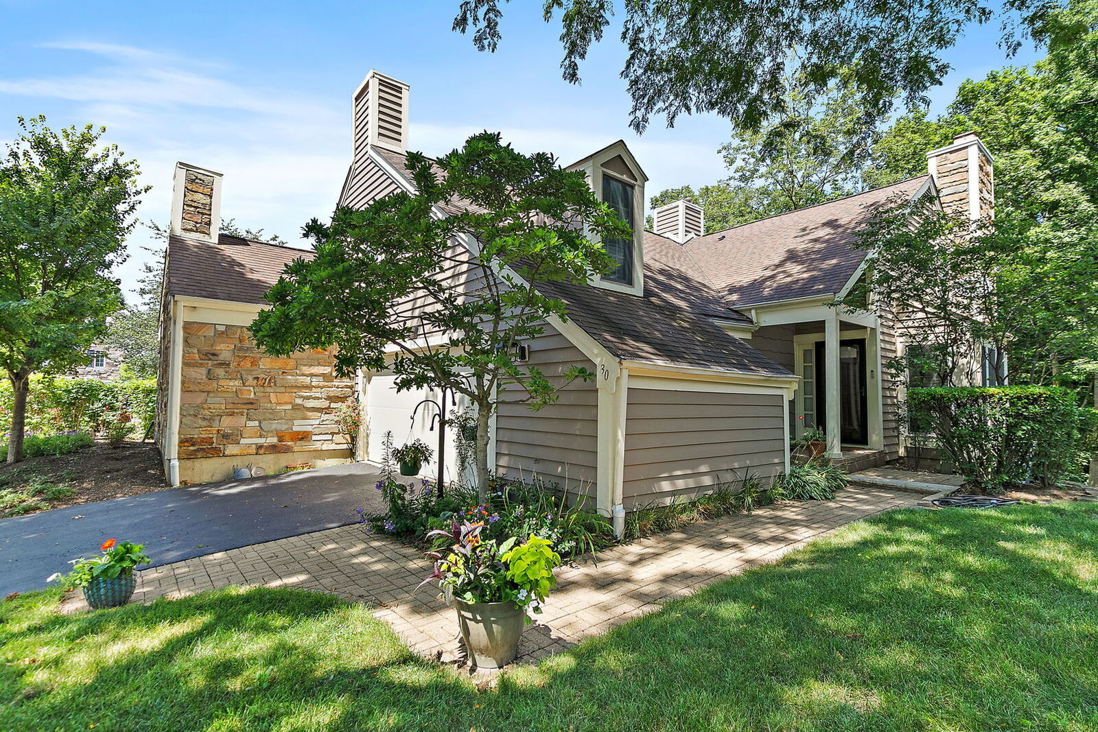 Property Photo:  30 Whittington Crse  IL 60174 