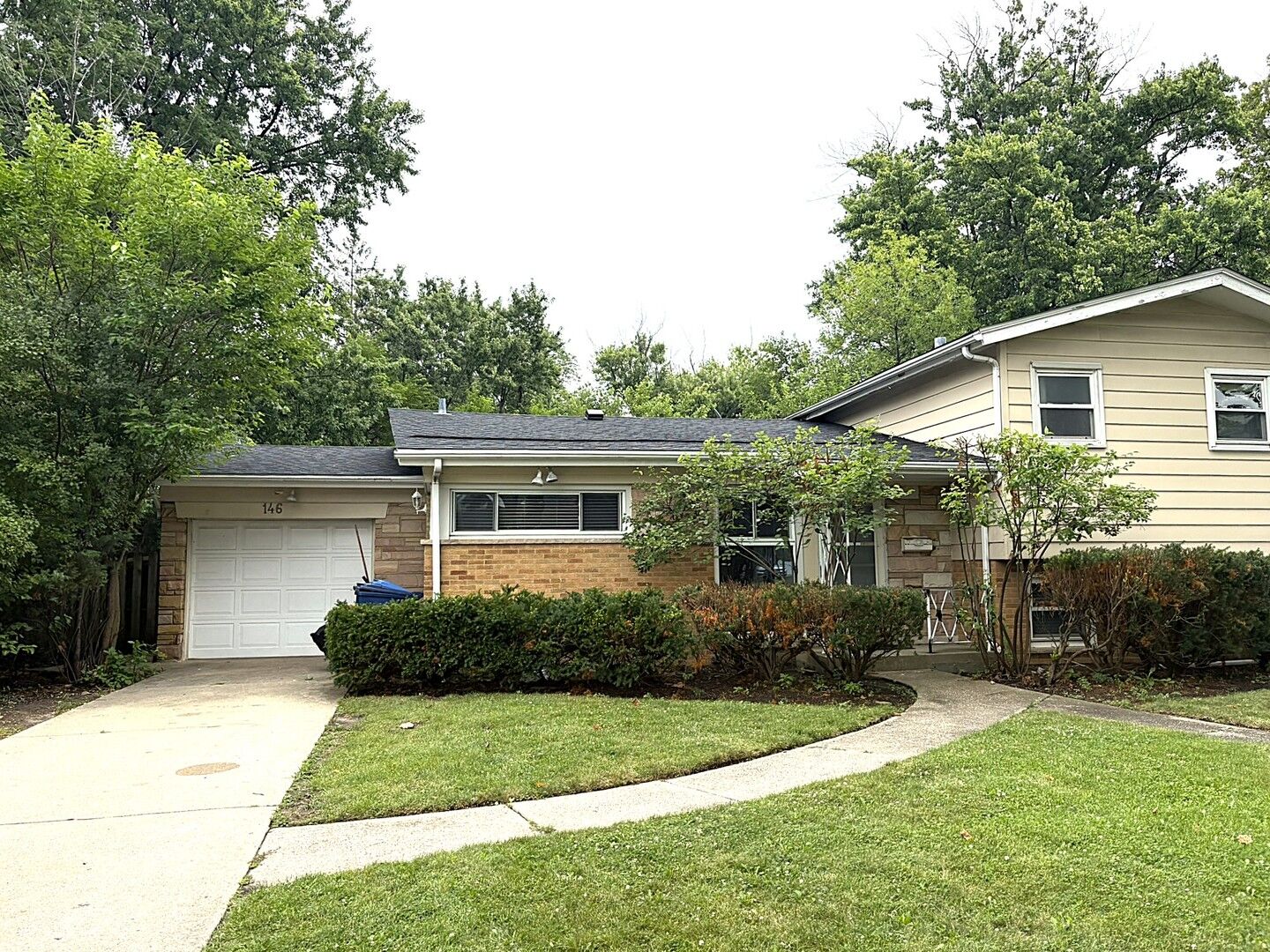 Property Photo: 146 Millbrook Lane IL 60091