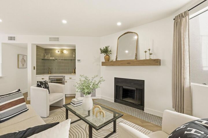 Property Photo: 1263 Robinson 13 CA 92103