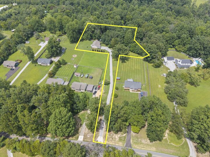 Property Photo: 1223 Ab Wade Rd TN 37148