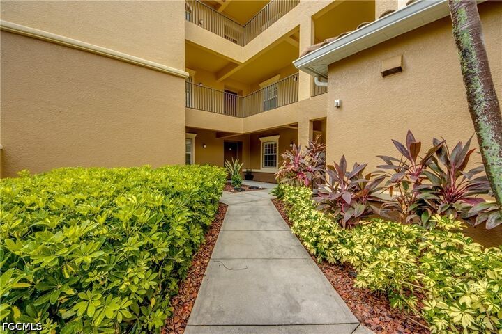Property Photo:  3804 Agualinda Boulevard 102  FL 33914 