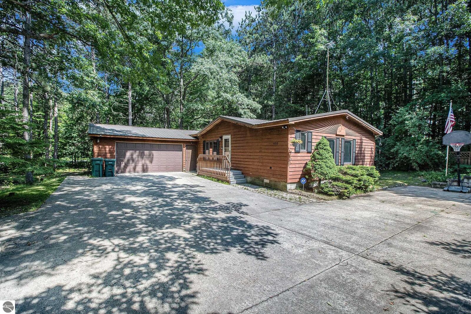 Property Photo:  6313 Somerset Lane  MI 49601 