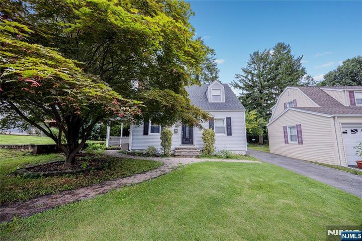 Property Photo:  1 Garden Court  NJ 07026 
