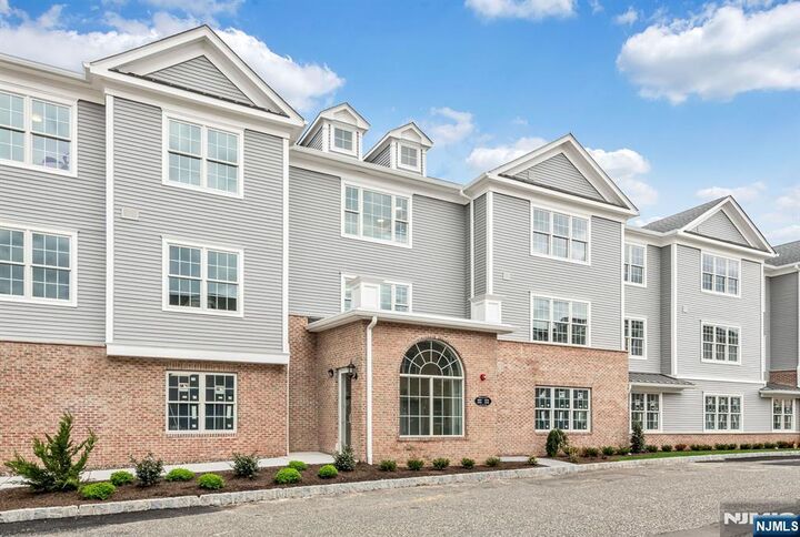 Property Photo:  