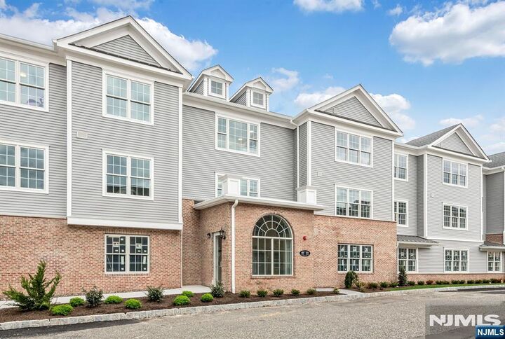 Property Photo:  