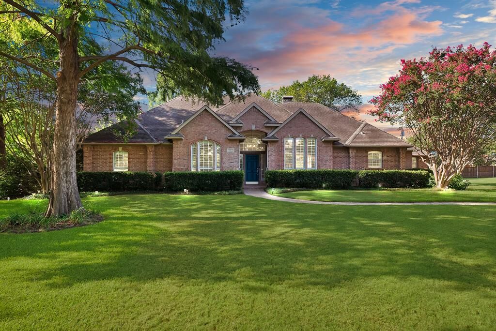 Property Photo: 165 E Dove Road TX 76092