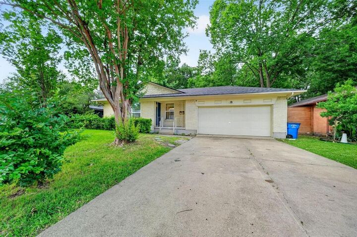 Property Photo: 2632 Materhorn Drive TX 75228