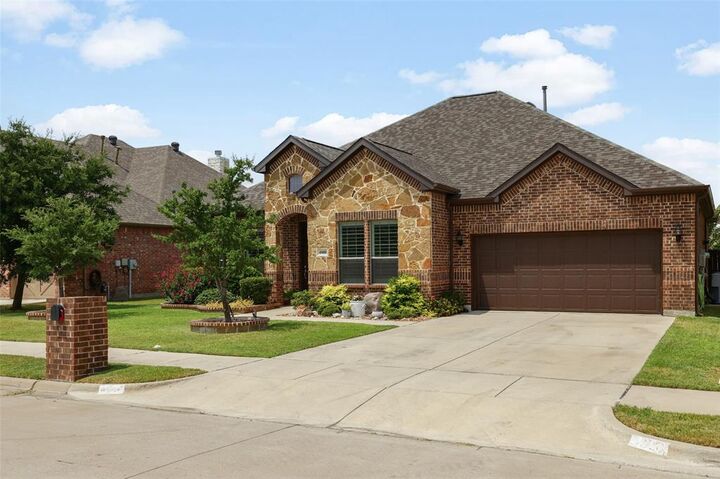 Property Photo: 4908 Brookside Drive TX 76226