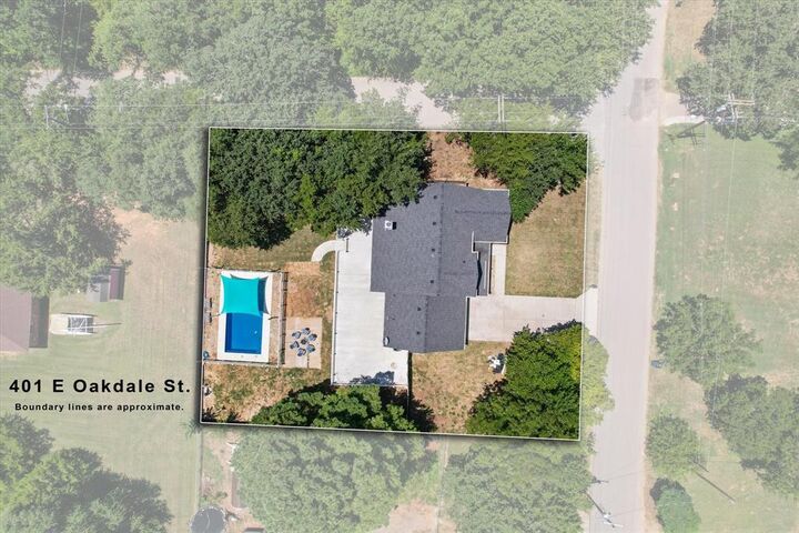 Property Photo:  401 E Oakdale Street  TX 76059 