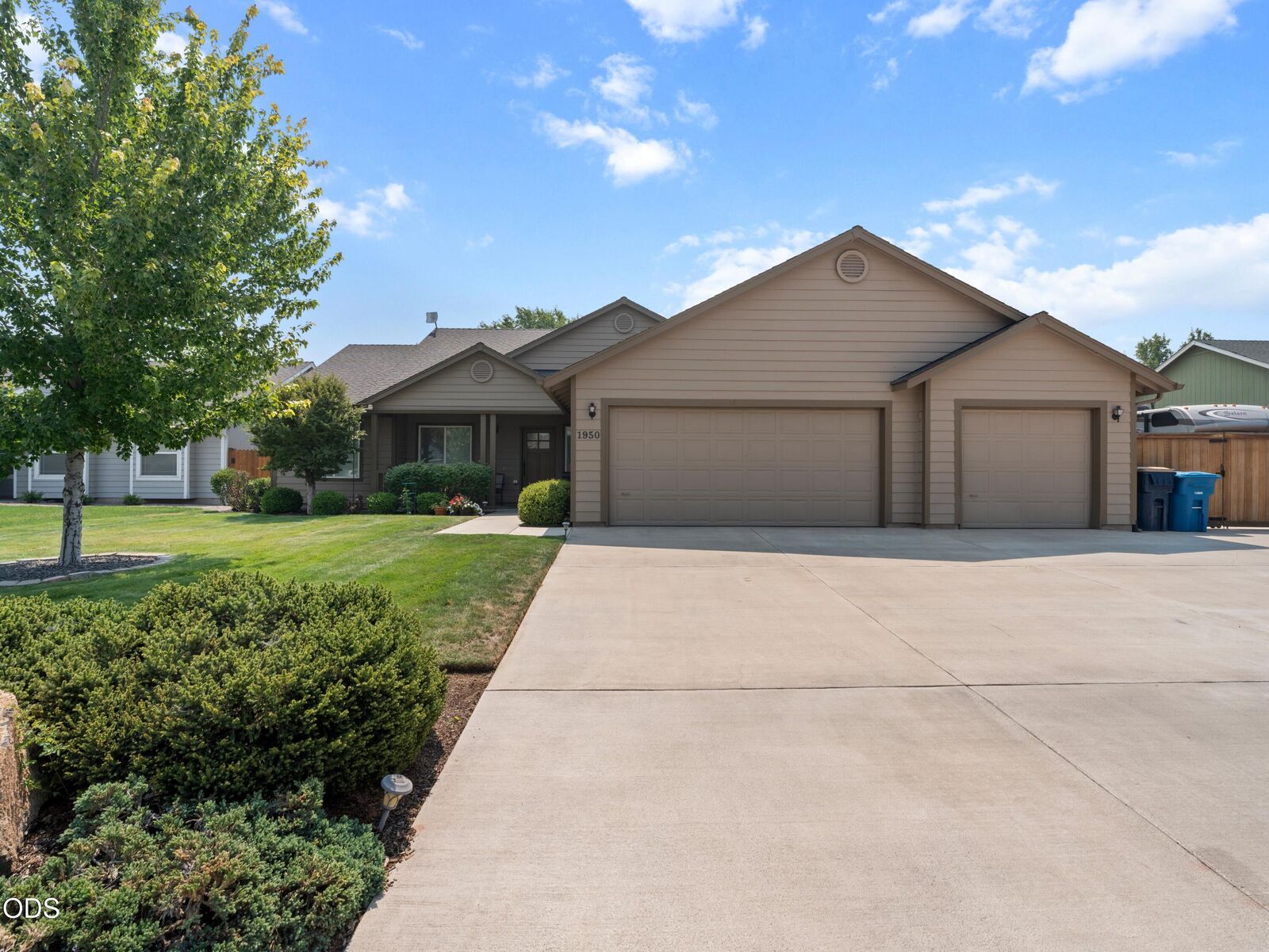 Property Photo:  1950 NW Nickernut Court  OR 97756 