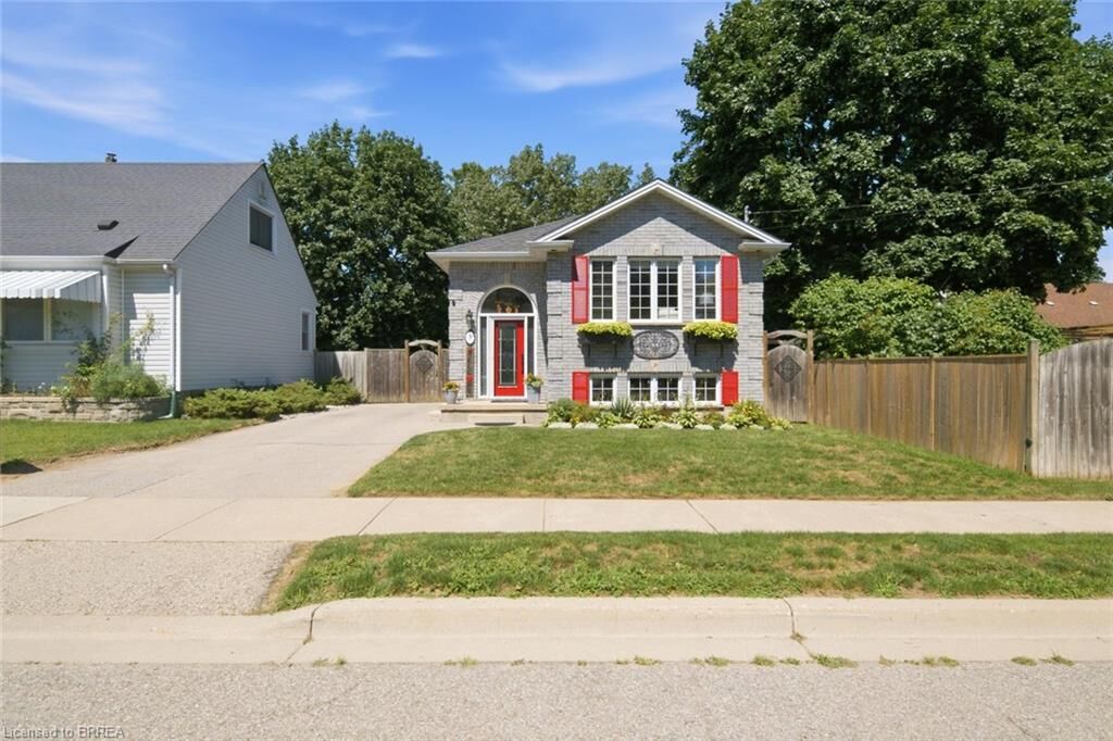 Property Photo: 3 Wood Street ON N3R 2K4