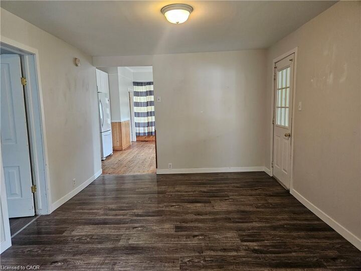 Property Photo:  15 Cedar Street  ON N5H 2E6 