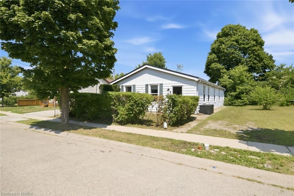 Property Photo: 8 Russell Street ON N3R 1Y7