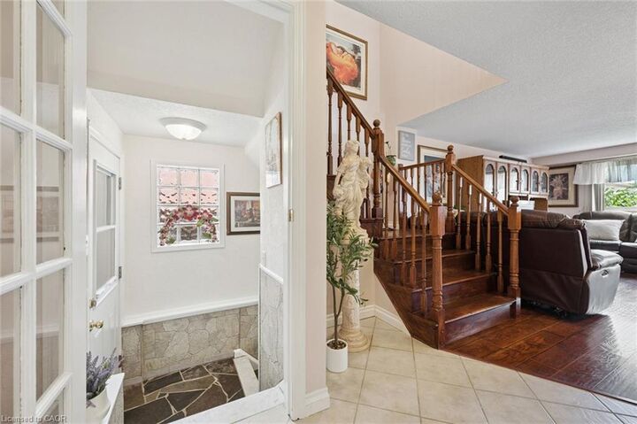 Property Photo:  86 Bridlewreath Street  ON N2E 3V6 