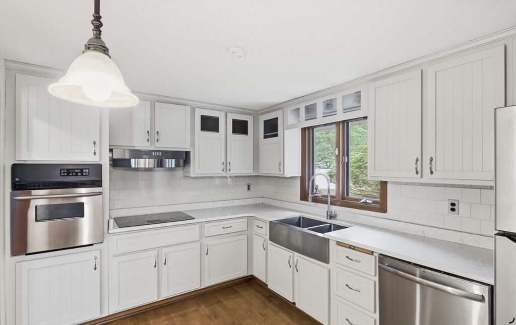Property Photo:  15 Elm Court  MA 01754 