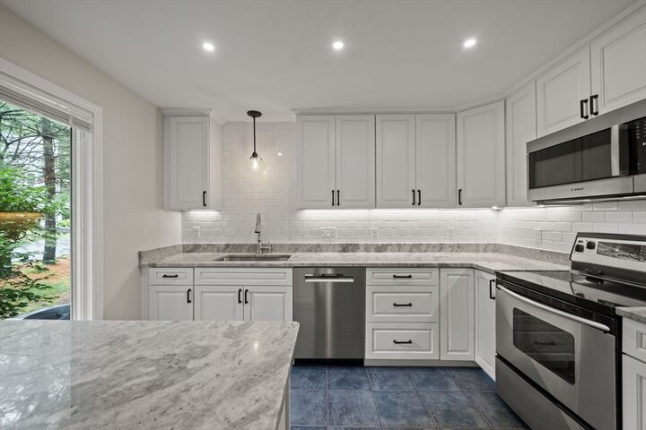 Property Photo:  8 Country Meadow Rd 8  MA 01832 