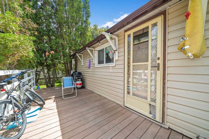 Property Photo:  511B Maple Avenue SE  AB T1B 3A6 