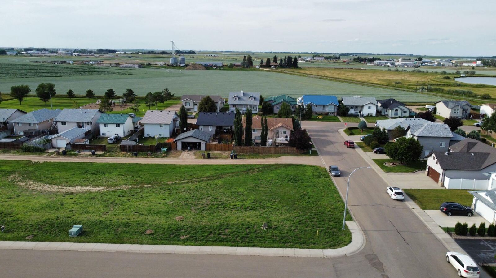 Property Photo:  95 Upland Manor W  AB T1R 1P9 