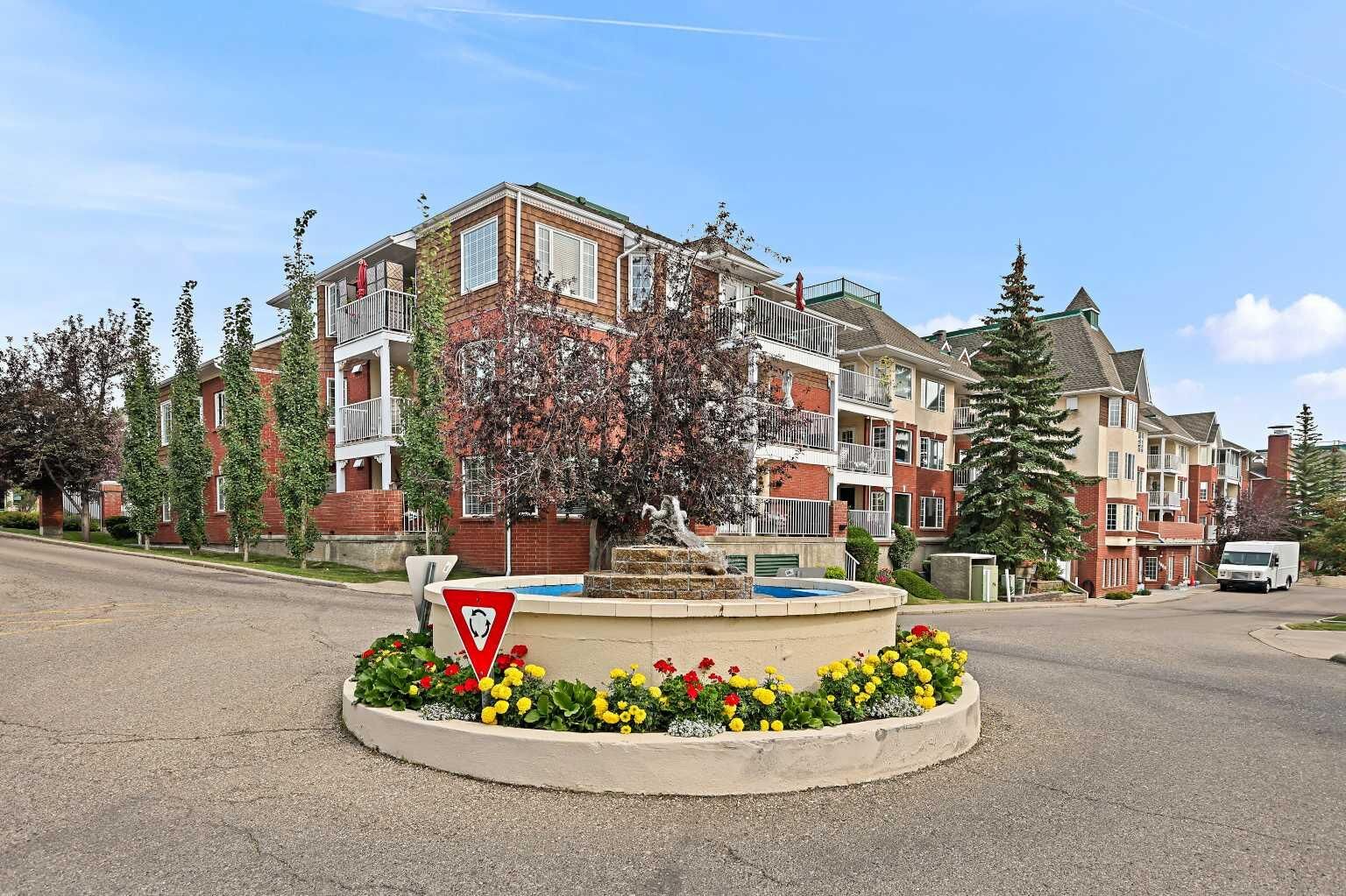 Property Photo:  1206 Sienna Park Green SW  AB T3H 3N7 