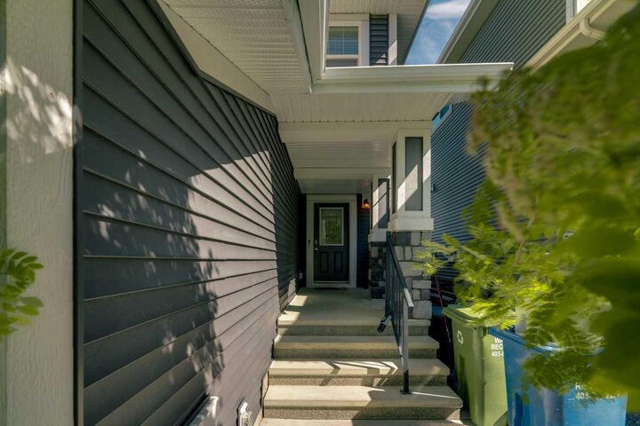 Property Photo:  387 Sunrise View  AB T4C 0V3 