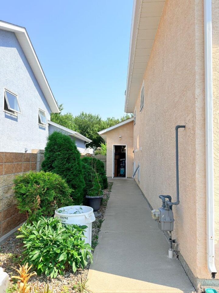 Property Photo:  193 Uplands Boulevard N  AB T1H 6K5 