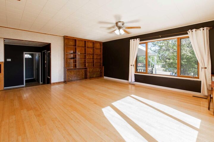 Property Photo:  180 E 400 N  AB T0K 2S0 