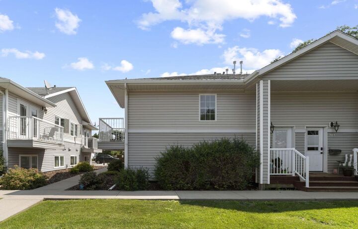 Property Photo:  4907 46 Street 204  AB T4V 1G9 