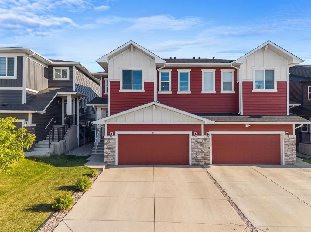 Property Photo: 114 Crestbrook Way SW AB T3B 6H1