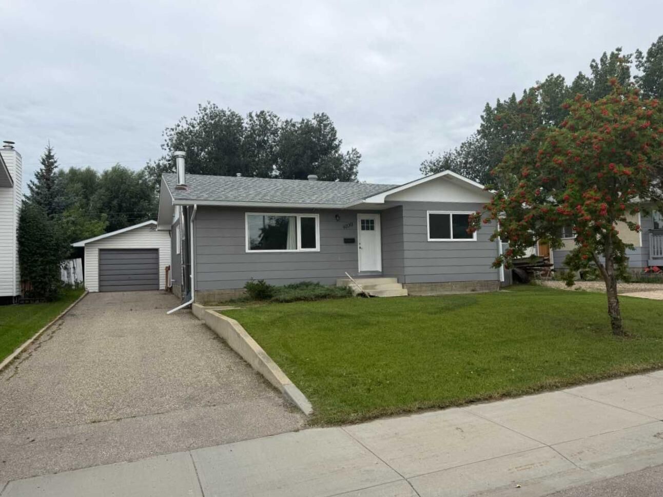 Property Photo:  9730 117 Avenue  AB T8V 3P4 