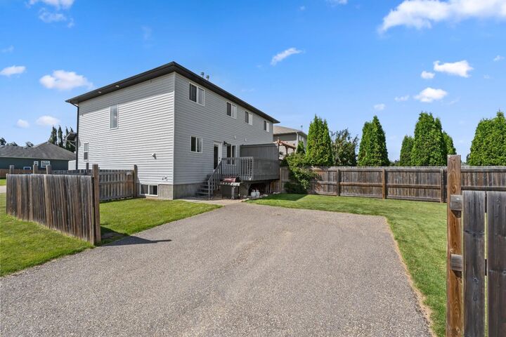 Property Photo:  92 Wellwood Drive  AB T7S 0B6 