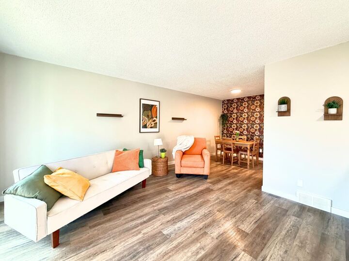 Property Photo:  45 A Avenue 5946  AB T4L 1V7 