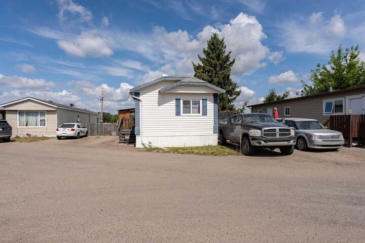 Property Photo:  5301 2 Street 94  AB T0L 0V0 