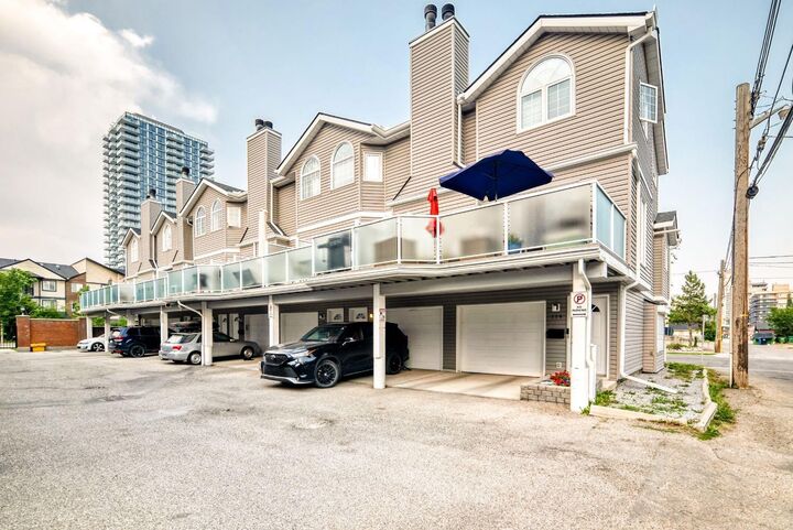 Property Photo:  1607 11 Avenue SW 114  AB T3C 0N3 