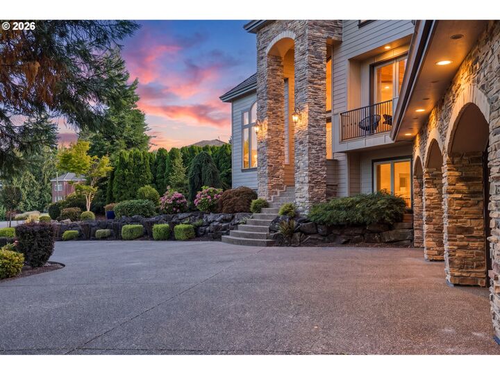 Property Photo: 3390 Quail Ridge Ct OR 97068