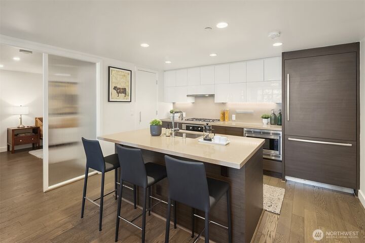 Property Photo: 588 Bell Street 813S WA 98121