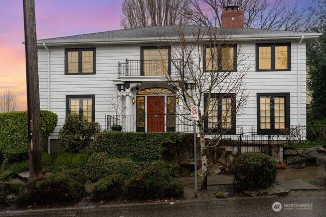 Property Photo: 2906 Harvard Avenue E WA 98102