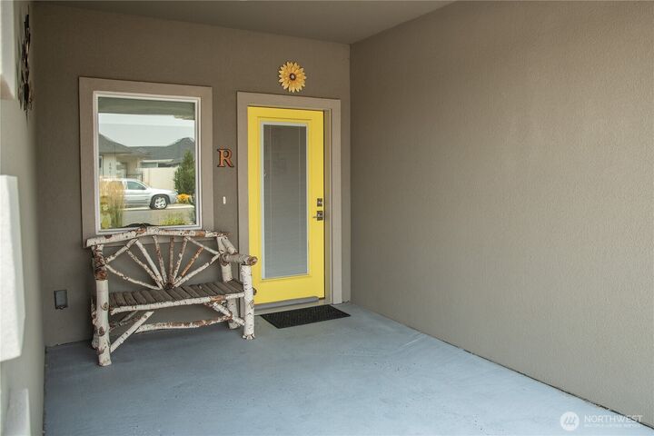 Property Photo: 202 E Stanford Avenue WA 98926